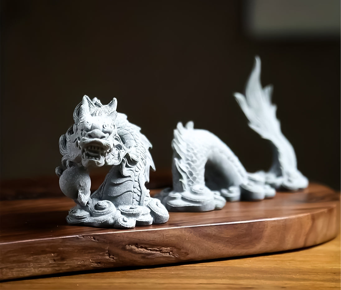 Breng een vleugje oosterse mystiek in uw aquarium met ons Chinese Draak Aquarium Bonsai Ornament! Voeg een element van kracht en elegantie toe aan uw onderwaterwereld met dit prachtig gedetailleerde decoratiestuk. Gemaakt van hoogwaardige materialen voor duurzaamheid en veiligheid voor uw vissen. Bestel nu voor een betoverende en opvallende toevoeging aan uw aquascape!