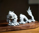Breng een vleugje oosterse mystiek in uw aquarium met ons Chinese Draak Aquarium Bonsai Ornament! Voeg een element van kracht en elegantie toe aan uw onderwaterwereld met dit prachtig gedetailleerde decoratiestuk. Gemaakt van hoogwaardige materialen voor duurzaamheid en veiligheid voor uw vissen. Bestel nu voor een betoverende en opvallende toevoeging aan uw aquascape!