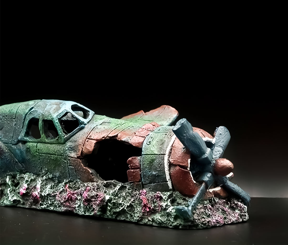 Transformeer uw aquarium in een spannende onderwaterwereld met ons Aquarium Vliegtuig Wrak Ornament! Voeg een uniek en intrigerend element toe aan uw aquatische omgeving met dit gedetailleerde decoratiestuk. Gemaakt van hoogwaardige materialen voor duurzaamheid en veiligheid. Bestel nu voor een avontuurlijke en opvallende toevoeging aan uw aquarium!