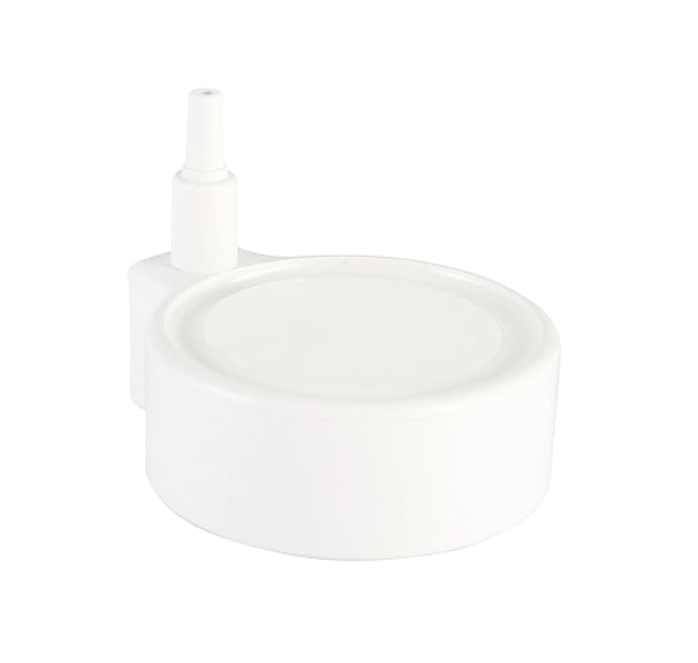 Een ronde aquarium luchtsteen in wit, met een diameter van 56 mm. Deze luchtsteen is ontworpen om een gelijkmatige en efficiënte beluchting te bieden aan het aquariumwater, wat essentieel is voor de gezondheid van vissen en planten. De luchtsteen creëert fijne belletjes voor optimale zuurstofverdeling en een aantrekkelijke visuele uitstraling in het aquarium."