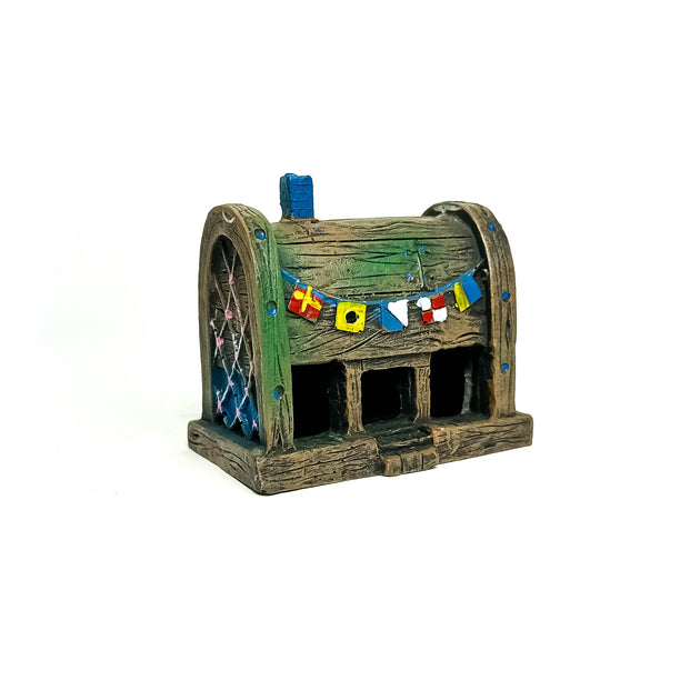 Leuke aquarium decoratie in de vorm van Spongebob's restaurant 'The Krusty Krab'. Dit kleurrijke en gedetailleerde ornament is perfect als schuilplaats voor vissen en een unieke toevoeging aan je aquarium. Ideaal voor Spongebob fans en levendige aquarium inrichtingen